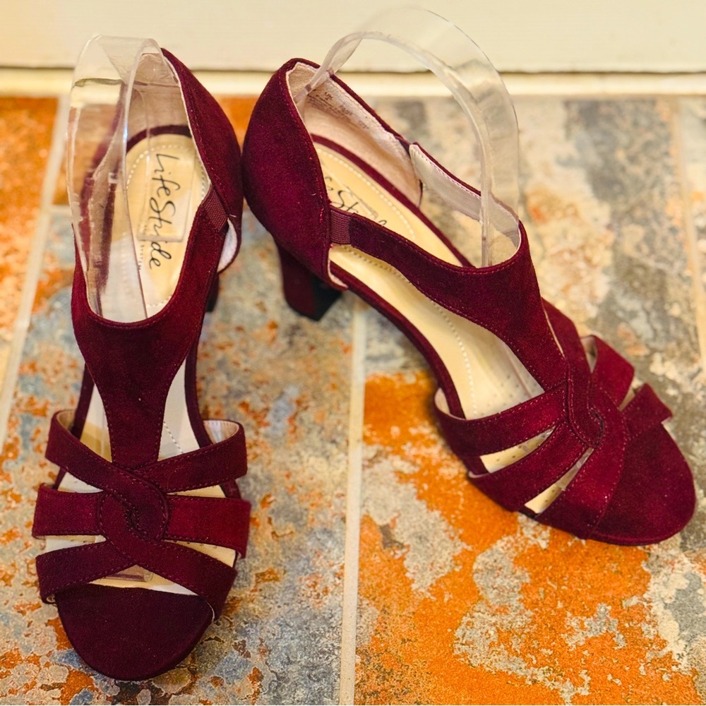 👠NWOB!! Fabulous Life Stride Burgundy Red Vintage Style T-Strap Block Heels!
